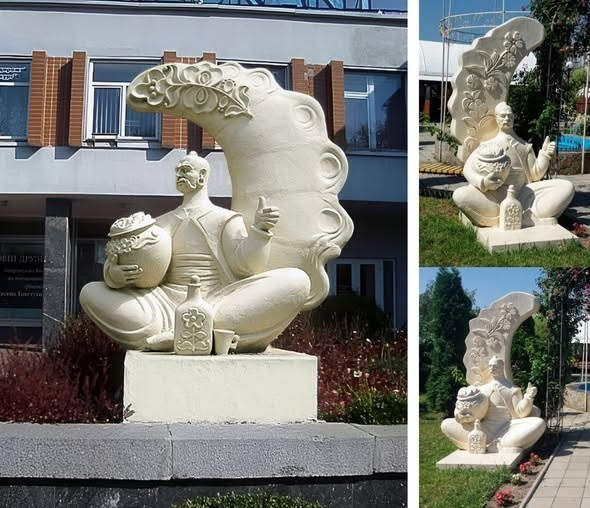 Де встановлений пам’ятник Варенику?