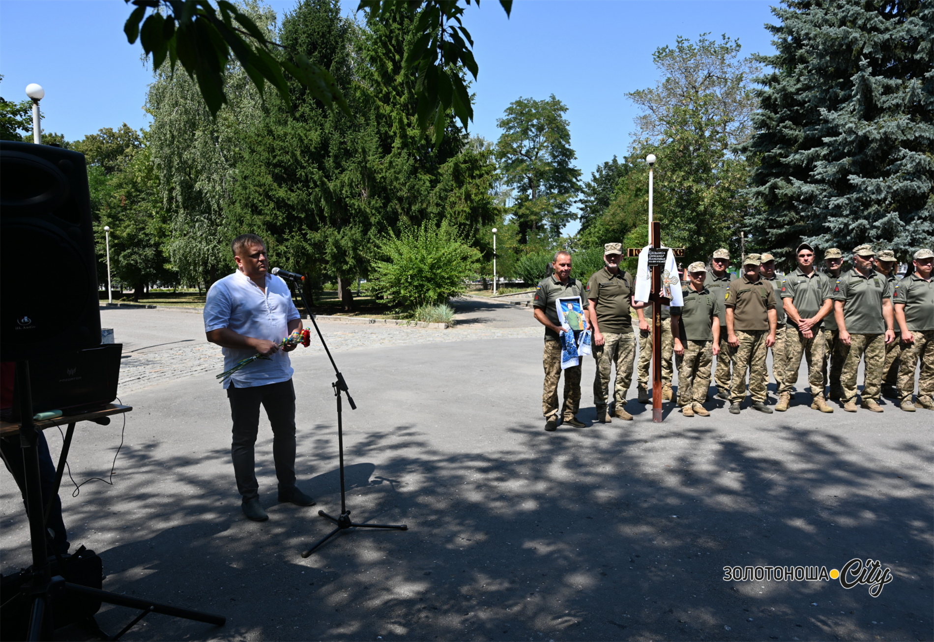 У Золотоноші попрощалися із захисником Олександром Подзьолкіним: фоторепортаж