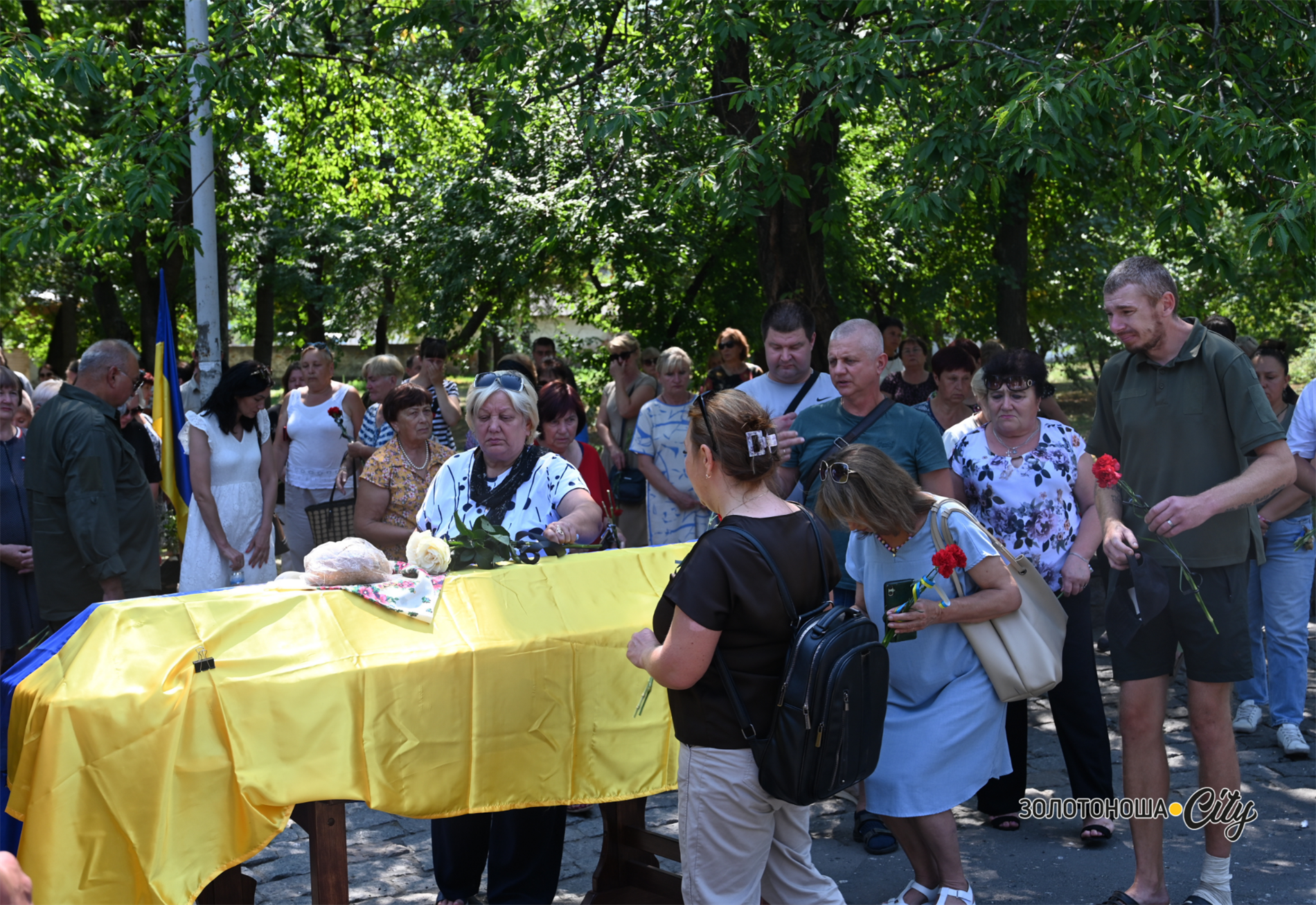 У Золотоноші попрощалися із захисником Олександром Подзьолкіним: фоторепортаж