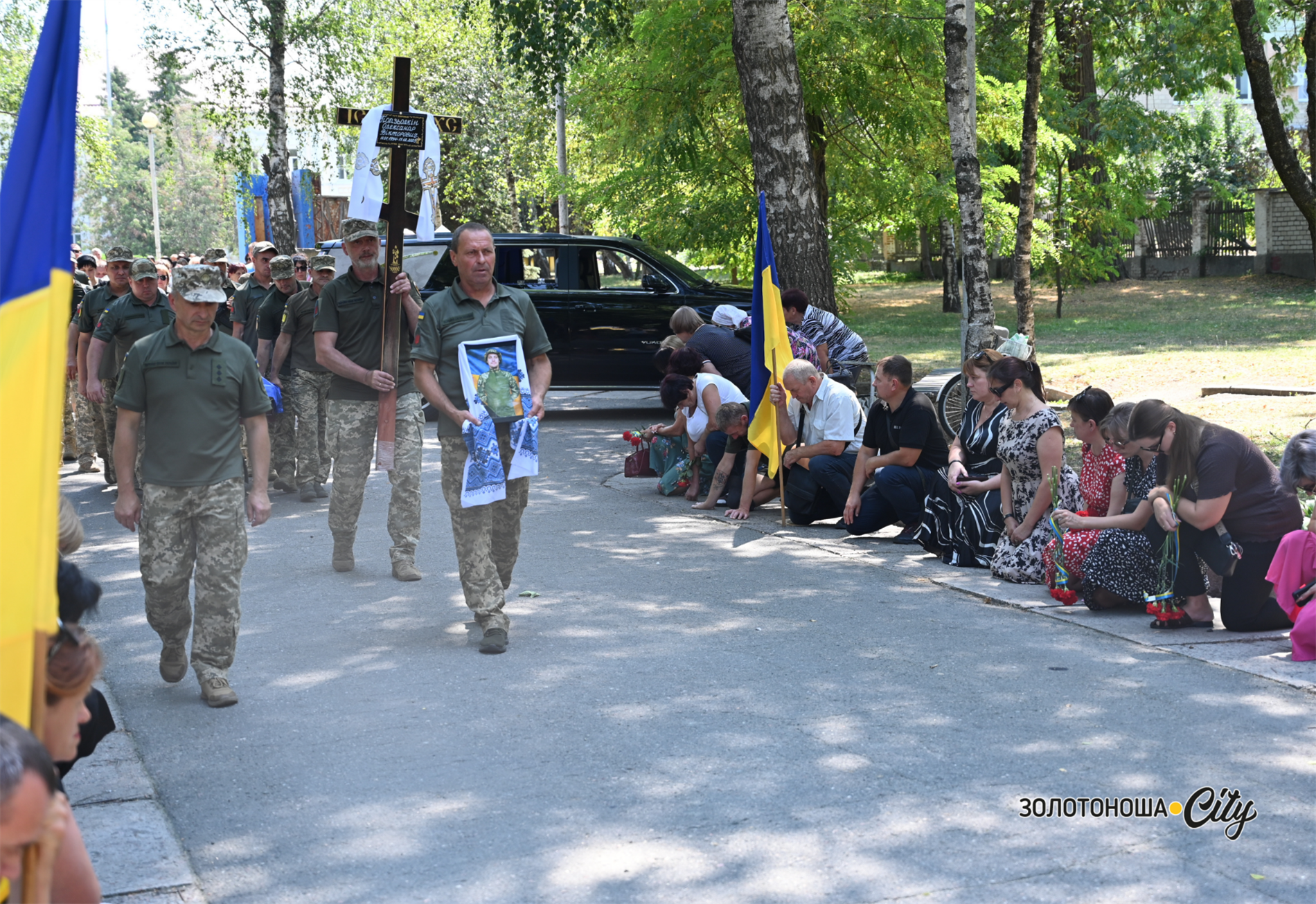 У Золотоноші попрощалися із захисником Олександром Подзьолкіним: фоторепортаж