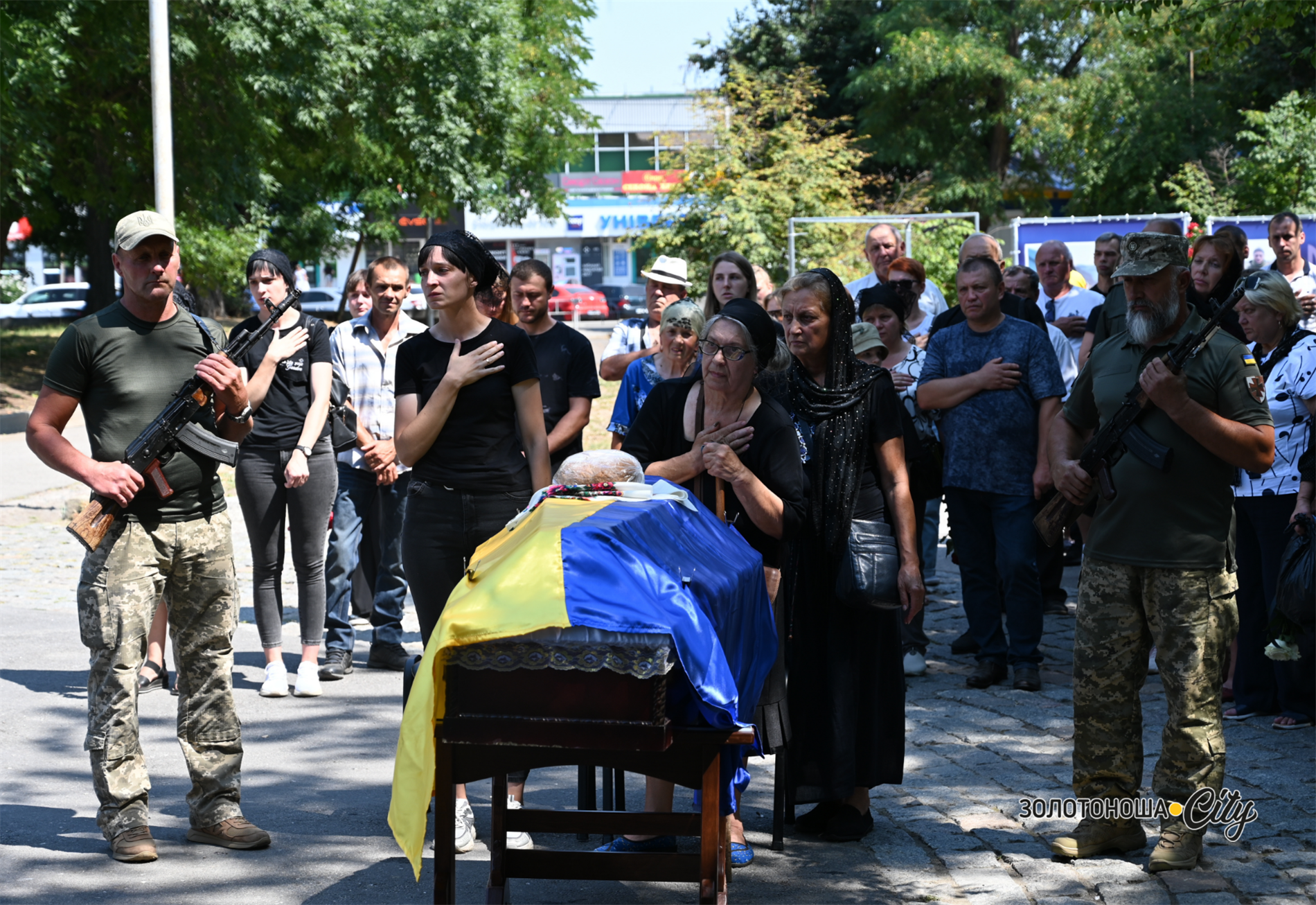 У Золотоноші попрощалися із захисником Олександром Подзьолкіним: фоторепортаж