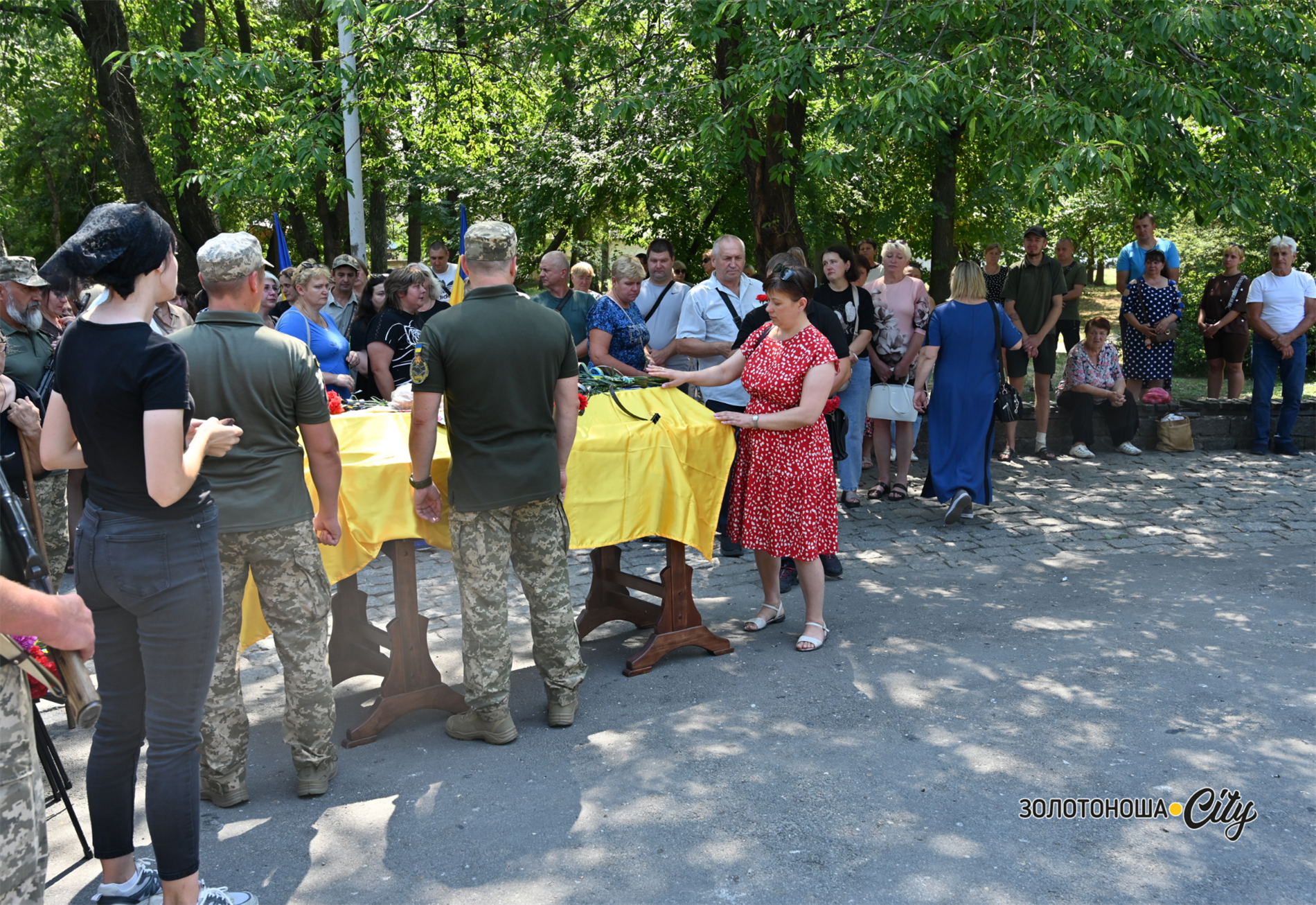 У Золотоноші попрощалися із захисником Олександром Подзьолкіним: фоторепортаж