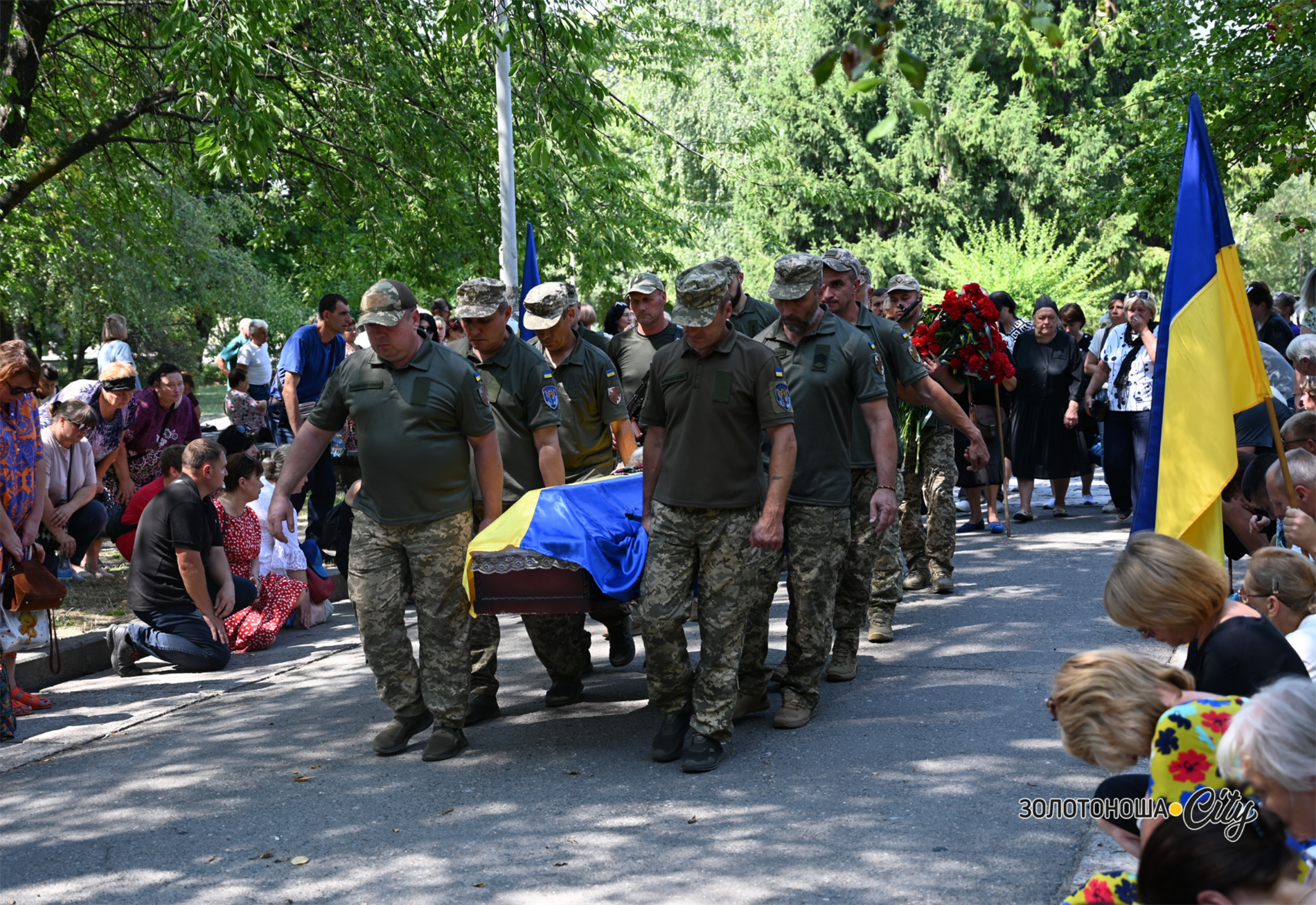 У Золотоноші попрощалися із захисником Олександром Подзьолкіним: фоторепортаж