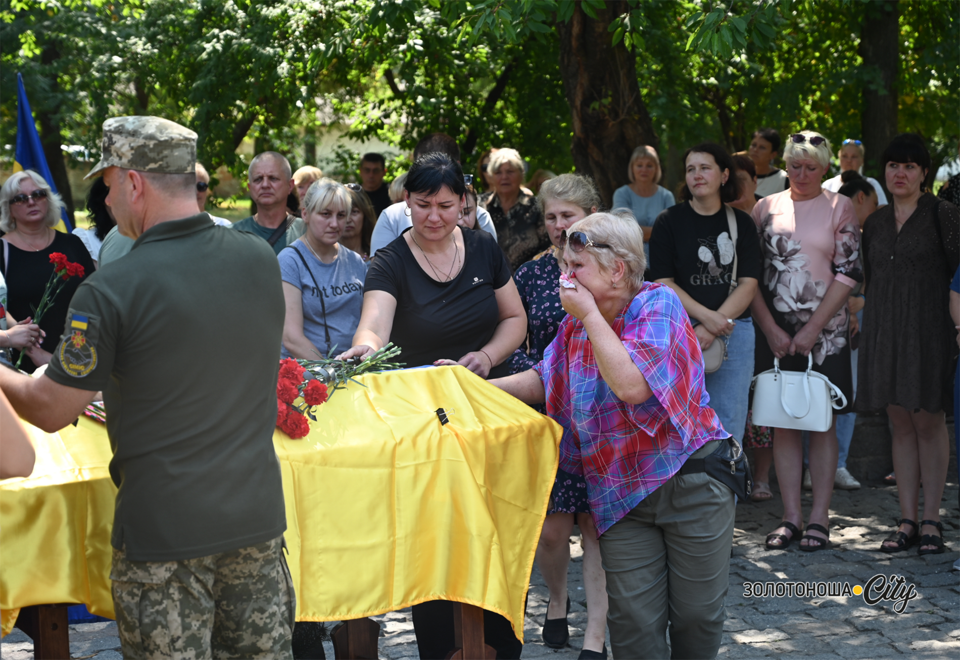 У Золотоноші попрощалися із захисником Олександром Подзьолкіним: фоторепортаж